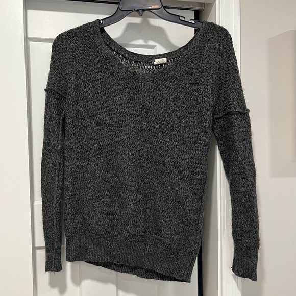 Soft gray sweater - Picture 1 of 3